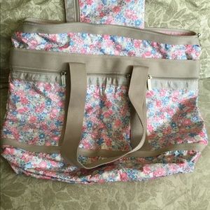 Lesportsac Tote w/pouch included